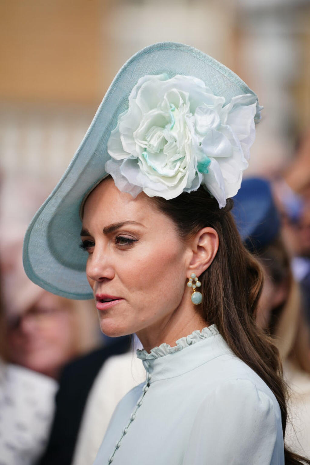 Kate a William boli hostiteľmi záhradnej slávnosti. Kate žiarila v úžasných šatách v mätovej farbe.