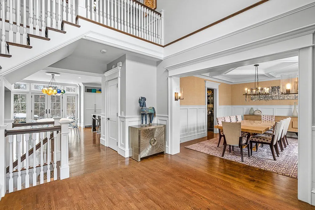 Podľa webu truepeoplesearch.com Zdeno aj jeho manželka bývajú v meste Weston západne od Bostonu. Luxusná vila vo vychytenej štvrti podľa realitného portálu zillow.com má hodnotu 4 milióny dolárov.