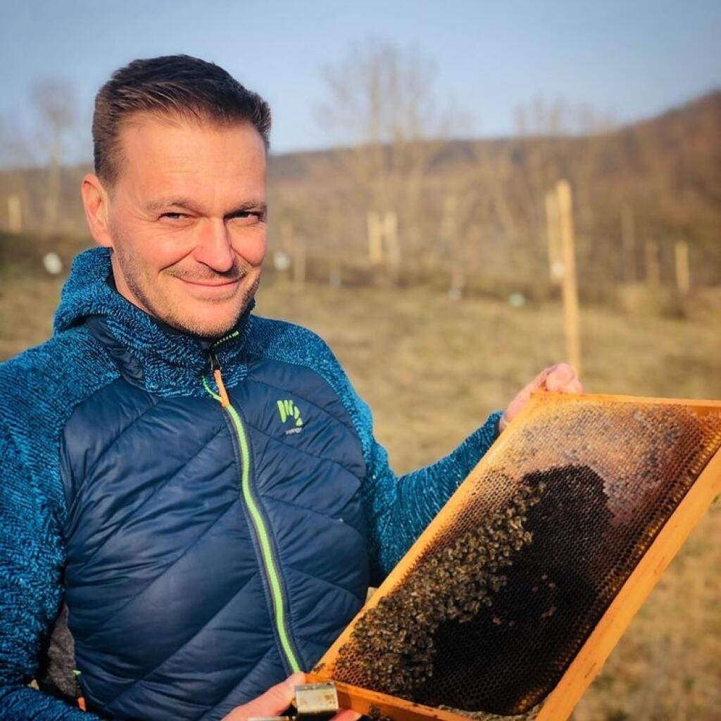 Martin Nikodým sa zaľúbil do včiel.
