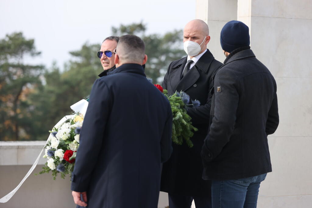 Na poslednú rozlúčku dorazil aj legendárny obranca Martin Štrbák.