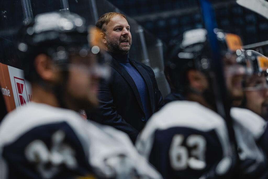 Na snímke Robert Döme (Slovan) počas zápasu 1.kola Tipos Extraligy 2021/2022 medzi HC Slovan Bratislava a HK Dukla Trenčín.