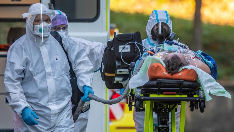 Koronavírus v Česku: Počet prípadov sa v piatok 20. novembra po dlhočase znížil, krajina hlási pokles o 1548 potvrdených infikovaných v porovnaní s rovnakým dňom minulého týždňa.