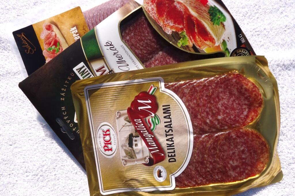 Dobrá trvanlivá saláma nepatrí do chladničky. Nepoctivá ani na stôl