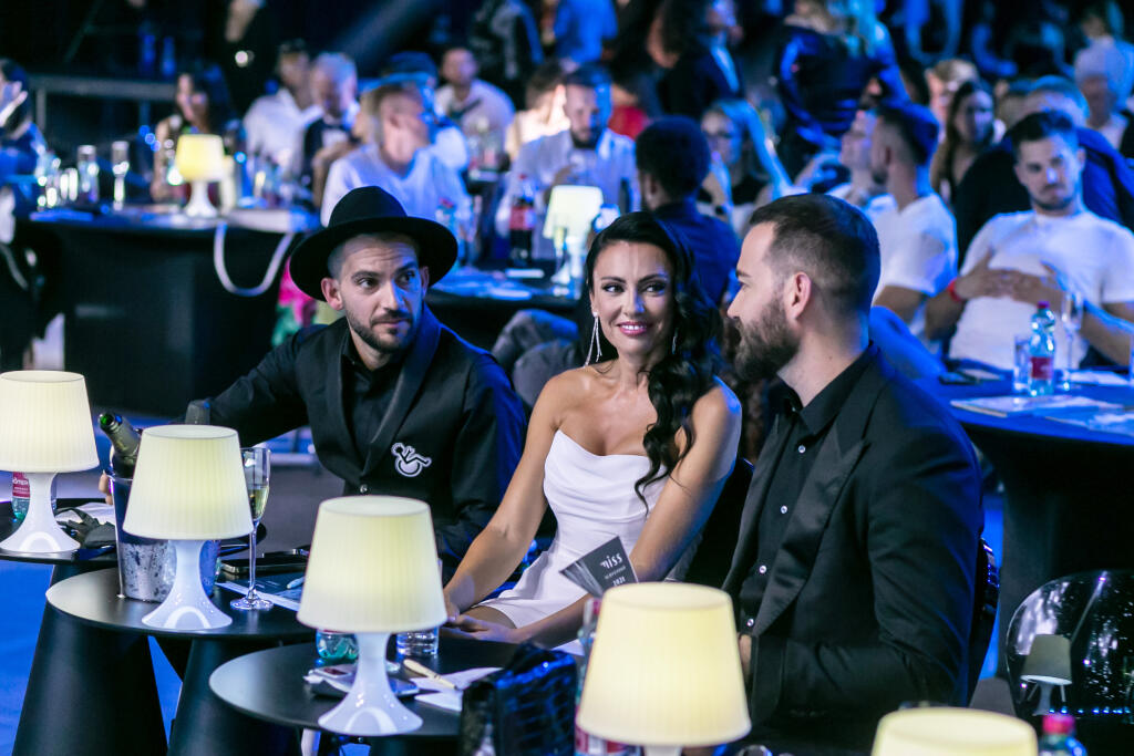 Na snímke je Bekim Aziri, Magdaléna Šebestová a Lukáš Kimlička počas galavečera súťaže krásy Miss Slovensko 2021.