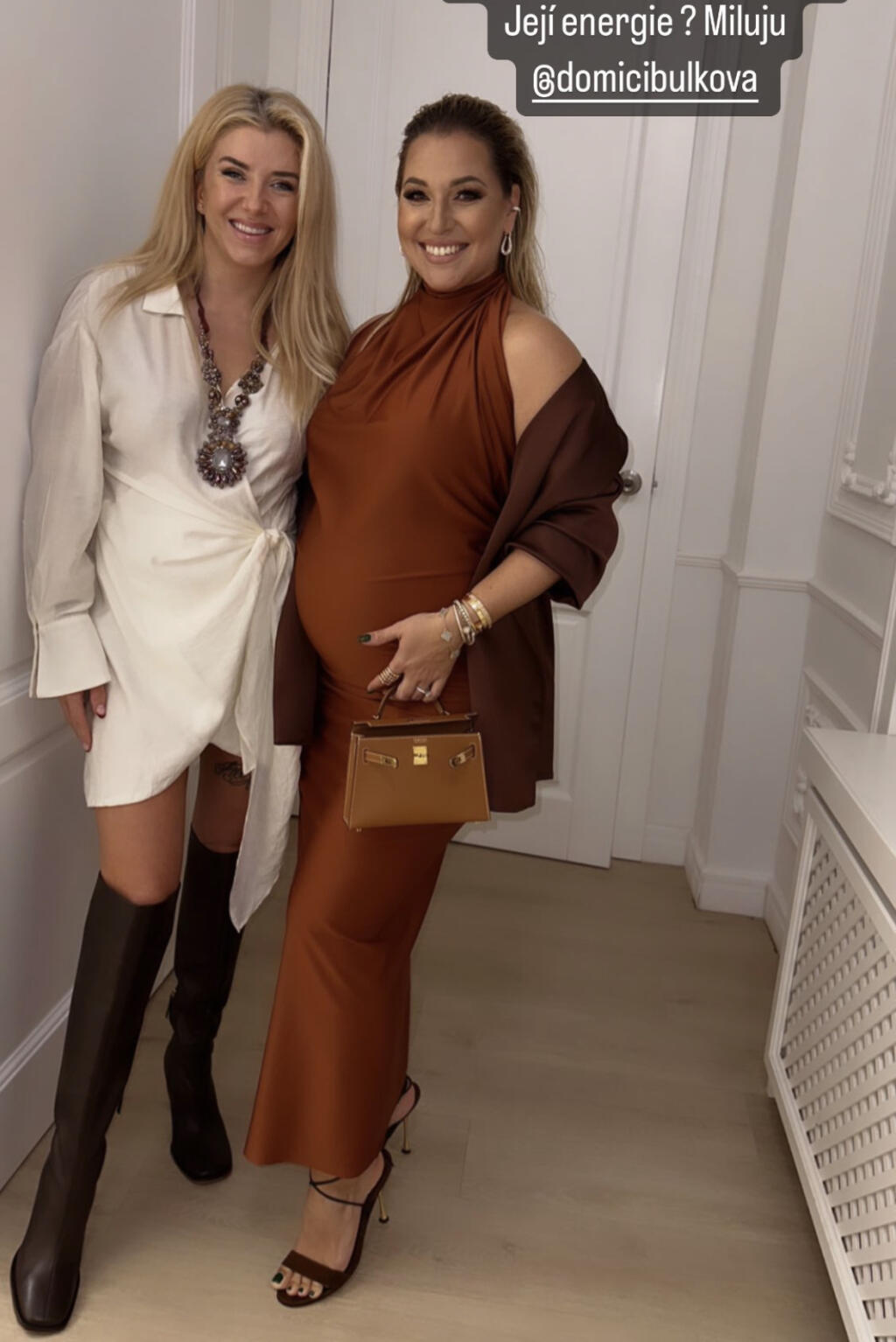 Čoskoro dvojnásobná mamička strhla všetku pozornosť na seba a dokonale zatienila ďalšie celebrity na čele so speváčkou Darou Rolins.