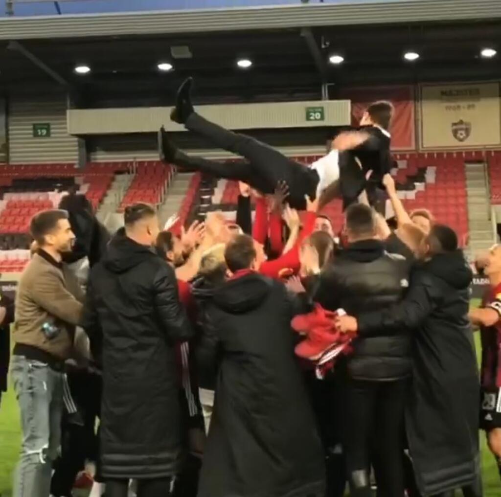 Spartak má hlavne na jar skvelú formu, ktorá vyvrcholila dvomi víťazstvami nad odvekým rivalom Slovanom v priebehu dvoch týždňov. Po triumfe 3:0 skončil tréner Michal Gašparík nad hlavami svojich hráčov.