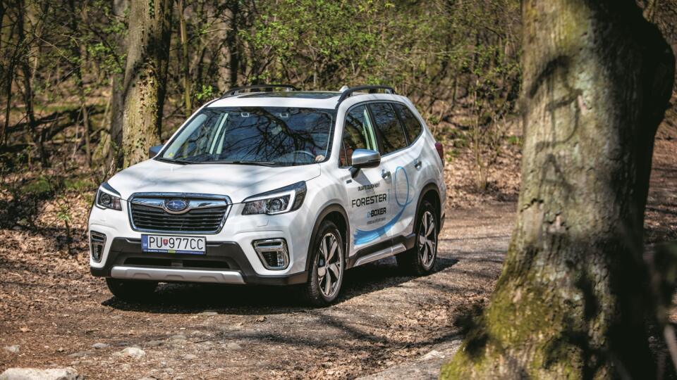 No nie je to fešák? Najnovšia generácia Subaru Forester vyzerá dobre v každom prostredí. Uprostred lesa aj v centre mesta pred operou.