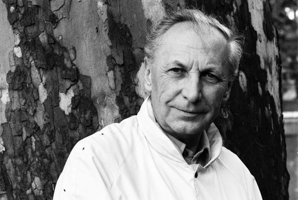 Slovenský herec, národný umelec Ladislav Chudík, na snímkach z Bratislavy 20.mája 1984, pri príležitosti 60.narodenín. Ladislav Chudík sa narodil 27.mája 1924 v Hronci, študoval herectvo na bratislavskom konzervatóriu, od r.1944 pôsobil v Èinohre SND, ktorej v rokoch 1963-1967 aj šéfoval. FOTO archív TASR Miroslav Vojtek