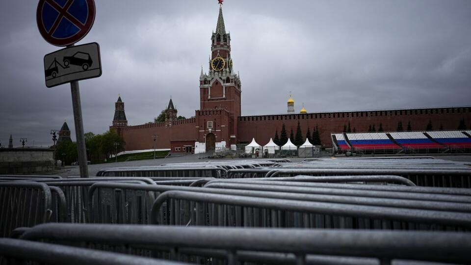 Wa 65 archív Moskva - Na archívnej snímke z 28. apríla 2023 prázdne Červené námestie v Moskve pred nácvikom vojenskej prehliadky pri príležitosti Dňa víťazstva. Moskva v stredu 3. mája 2023 oznámila, že zostrelila dve ukrajinské bezpilotné lietadlá, ktoré mierili na Kremeľ. Rusko podľa AFP zároveň obvinilo Kyjev z pokusu o atentát na ruského prezidenta Vladimira Putina. FOTO TASR/AP
FILE - A view of the empty Red Square closed for Victory Parade preparation with the Spasskaya Tower and the Kr