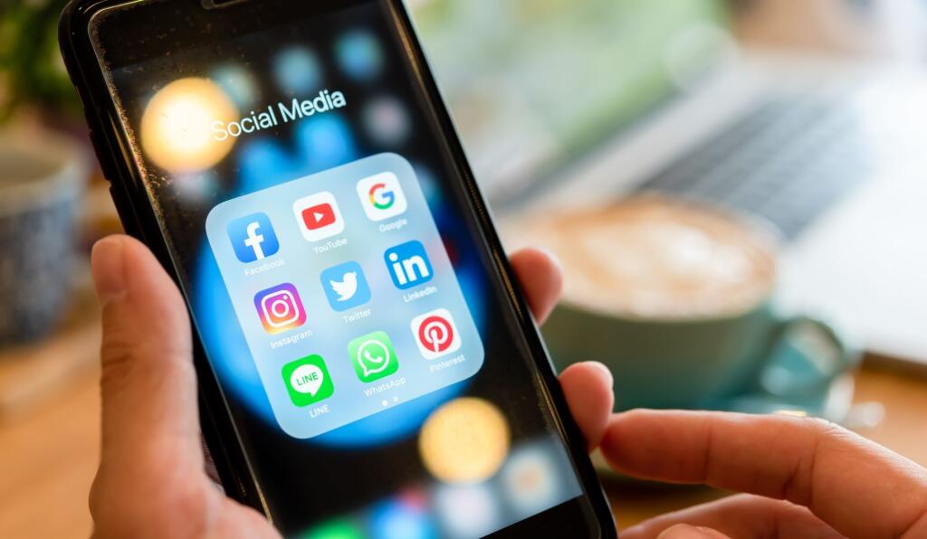 social media application of facebook, youtube, google search, instagram, twitter, linked in, line whatsapp, and pinterest