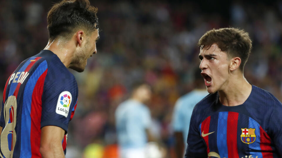 KK2 Barcelona - Futbalista Pedri (vľavo) z FC Barcelony sa teší z gólu so spoluhráčom Gavim v zápase 8. kola španielskej La Ligy FC Barcelona – Celta Vigo 9. októbra 2022 v Barcelone. FOTO TASR/AP
Barcelona's Pedri, left, celebrates with Barcelona's Gavi after scoring his side's opening goal during a Spanish La Liga soccer match between FC Barcelona and Celta Vigo at Camp Nou stadium in Barcelona, Spain, Sunday, Oct. 9, 2022. (AP Photo/Joan Monfort)