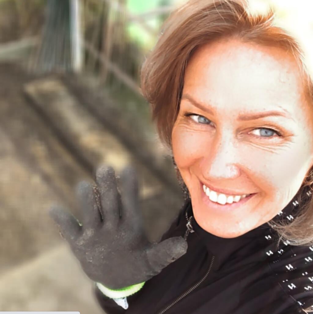 JE SPÄŤ Erika Barkolová sa prezradila záberom zo záhrady.
