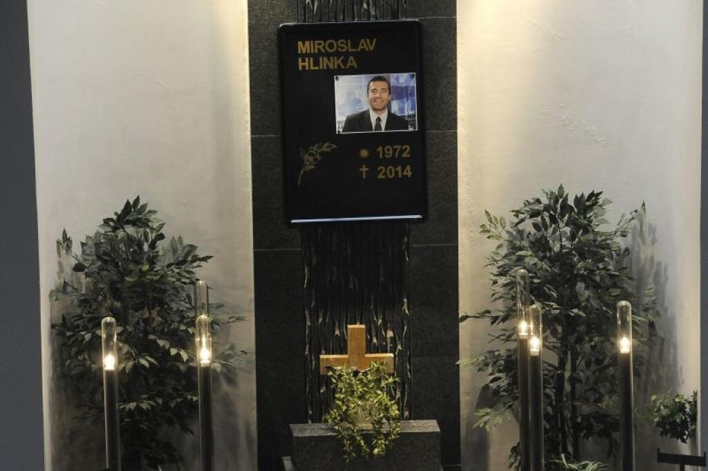 Posledná rozlúčka s hokejistom Miroslavom Hlinkom sa konala 18. septembra 2014 v Dome smútku na sídlisku Juh v Trenčíne. FOTO TASR - Radovan Stoklasa