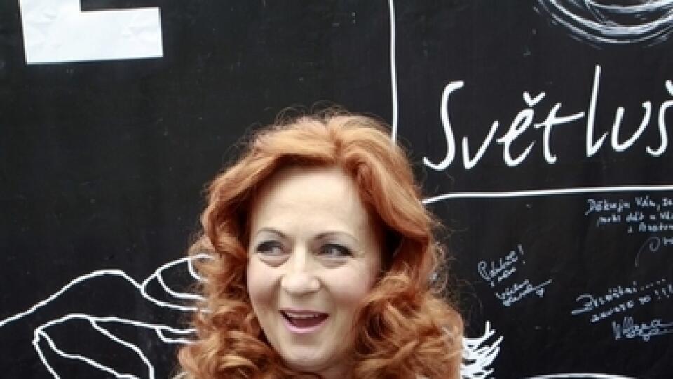 Simona Stašová sa začala učiť angličtinu. Je v tom chlap?