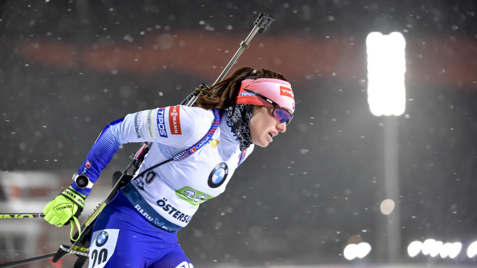 SY 44 Östersund - Na snímke slovenská biatlonistka Paulína Fialková na trati pretekov Svetového pohára mix štafety vo švédskom Östersunde 30. novembra 2019. FOTO TASR/AP
Slovakia's Paulina Fialkova in action during the mixed event in the biathlon World Cup in Ostersund on Saturday Nov. 30, 2019. (Anders Wiklund/TT via AP)