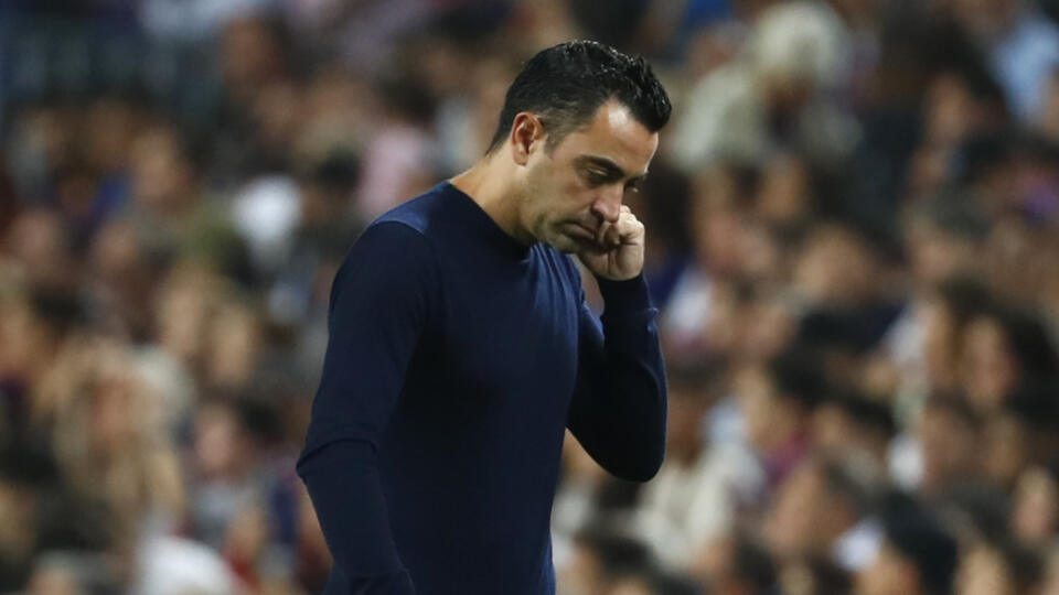 PK 36 Barcelona - Na snímke tréner Barcelony Xavi Hernandez reaguje sklamane po druhom góle Bayernu, ktorý strelil Eric Maxim Choupo-Moting (nie je na snímke) v zápase 5. kola C-skupiny Ligy majstrov vo futbale FC Barcelona - Bayern Mníchov v Barcelone 26. októbra 2022. FOTO TASR/AP
Barcelona's head coach Xavi Hernandez gestures after Bayern's Eric Maxim Choupo-Moting scores his side's second goal during the Champions League Group C soccer match between Barcelona and Bayern Munich at the Camp N