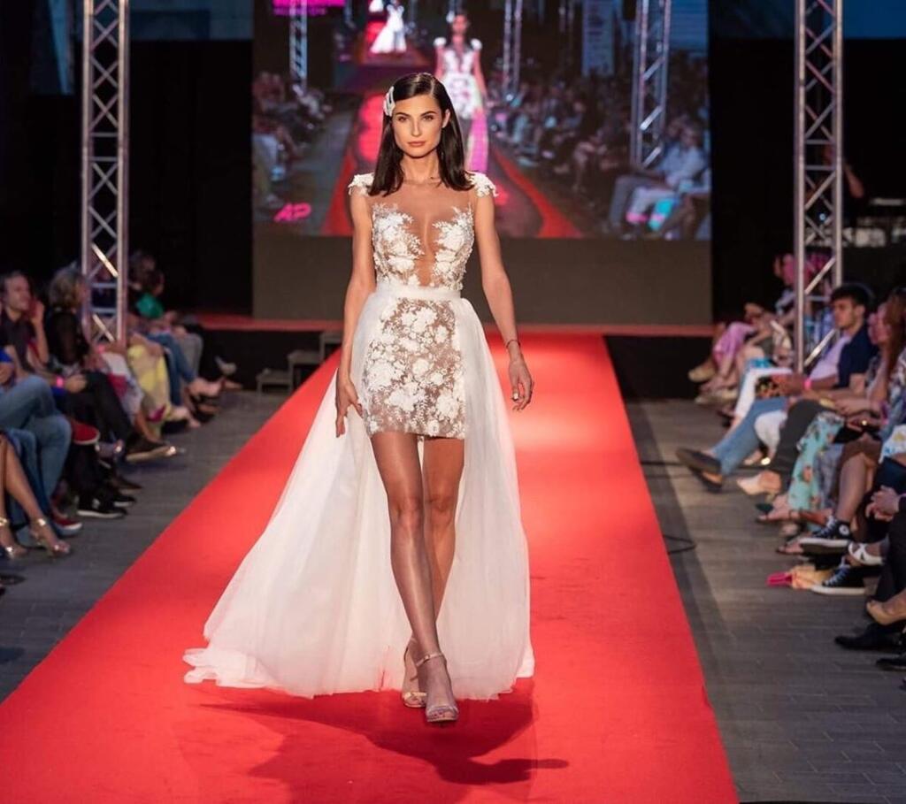 Sexi Lenka Petrovičová padla do oka Ivanovi Kmotríkoví mladšiemu.