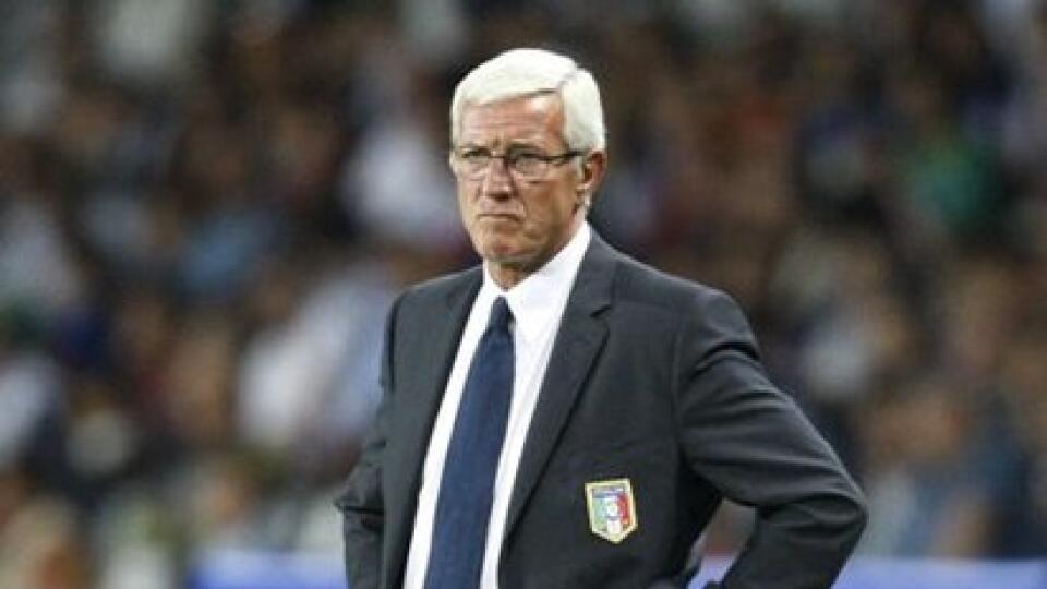 Taliansky futbalový tréner Marcello Lippi počas zápasu kvalifikácie na MS medzi Talianskom a Bulharskom 9. septembra 2009 v Turíne.