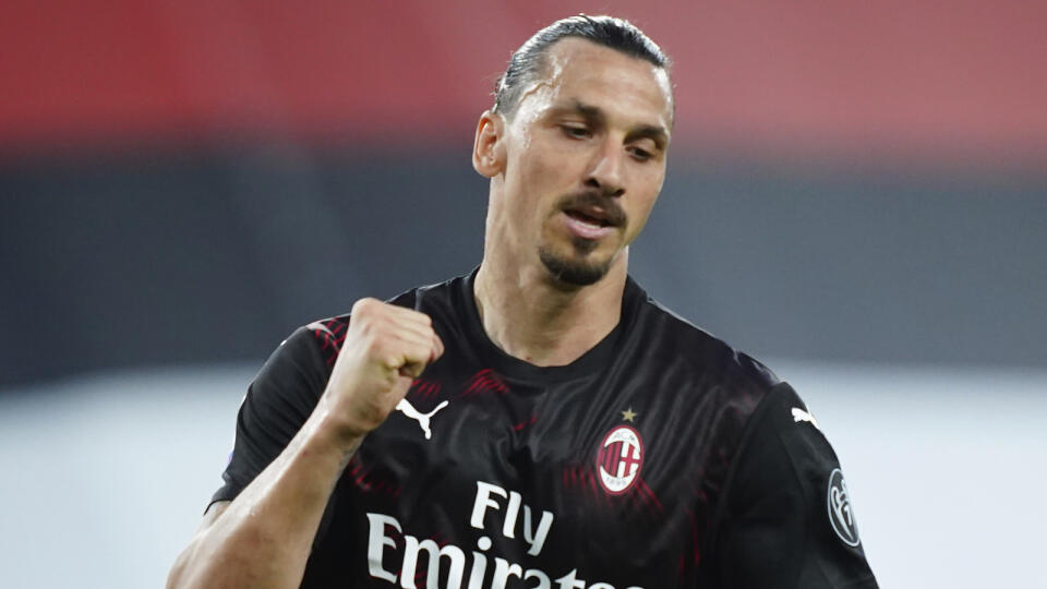 EBE 28 Janov - Na snímke švédsky útočník Milána Zlatan Ibrahimovič oslavuje gól v zápase 37. kola talianskej Serie A vo futbale Sampdoria Janov - AC Miláno v stredu 29. júla 2020. FOTO TASR/AP
Milan's Zlatan Ibrahimović celebrates after scoring his side's third goal during the Italian Serie A match between Sampdoria and Milan at the Luigi Ferraris stadium in Genoa, Italy, Wednesday, July 29, 2020. (Spada/LaPresse via AP)