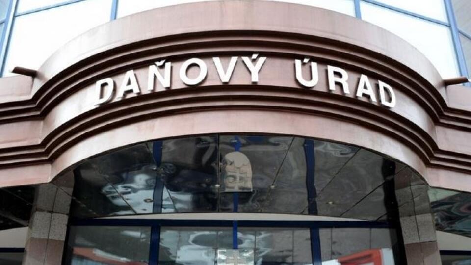 Fyzické a právnické osoby si môžu zo zoznamu prijímateľov vedenom Notárskou komorou SR vybrať prijímateľa podielu zaplatenej dane napr. neziskovú organizáciu poskytujúcu všeobecne prospešné služby, občianske združenie či nadáciu. Zoznam je verejne dostupný aj na stránke www.notar.sk ako aj na portáli finančnej správy.