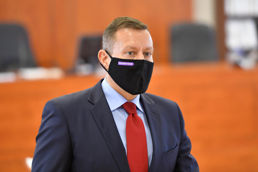 Na snímke Daniel Lipšic, právny zástupca poškodených Kuciakovcov, pred hlavným pojednávaním v kauze vraždy novinára Jána Kuciaka a jeho snúbenice Martiny Kušnírovej na Špecializovanom trestnom súde v Pezinku 3. septembra 2020. FOTO TASR - Jaroslav Novák