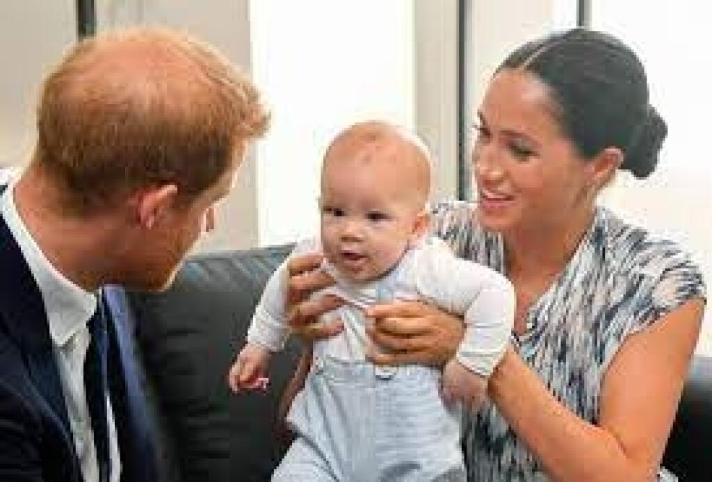 Krstiny malého Archieho sa konali ešte vo Veľkej Británii.