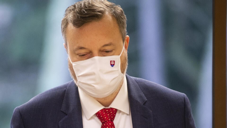 NA snímke minister práce, sociálnych vecí a rodiny SR Milan Krajniak (Sme rodina) pred rokovaním 77. schôdze vlády SR vo štvrtok 18. februára 2021 v Bratislave. FOTO TASR - Jakub Kotian