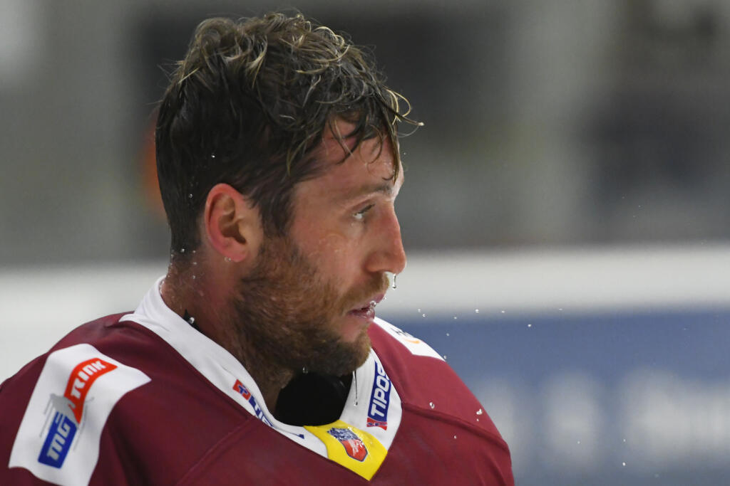 Na snímke brankár HK Dukla Trenčín Connor Lacouvee v 6. kole hokejovej Tipos extraligy HC Košice - HK Dukla Trenčín 2. októbra 2022 v Košiciach. FOTO TASR – Milan Kapusta