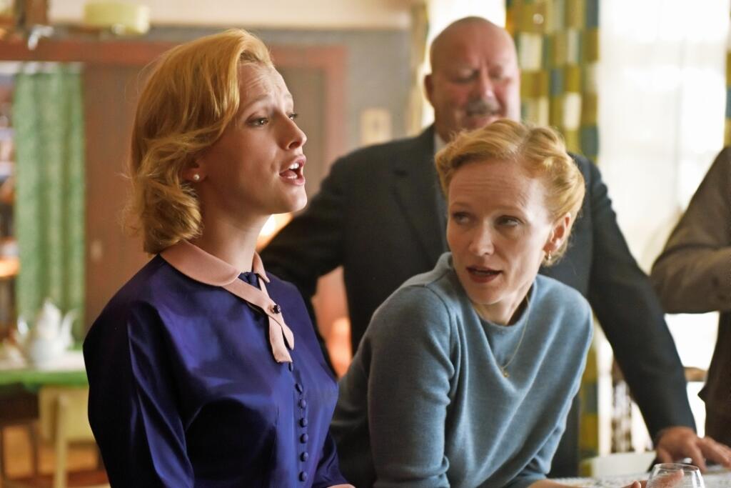 Trojdielna filmová séria Záhradníctvo režiséra Jana Hřebejka.