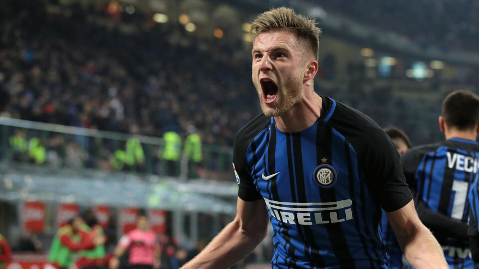 MILAN, ITALY - FEBRUARY 24: Milan Skriniar of FC Internazionale Milano celebrates after scoring the opening goal during the serie A match between FC Internazionale and Benevento Calcio at Stadio Giuseppe Meazza on February 24, 2018 in Milan, Italy. (Photo by Emilio Andreoli/Getty Images )