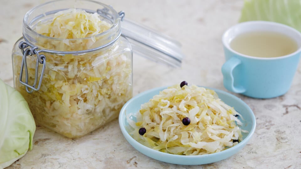 Kvasená kapusta je vitamínová bomba, ktorá nesmie chýbať na zimnom jedálnom lístku.