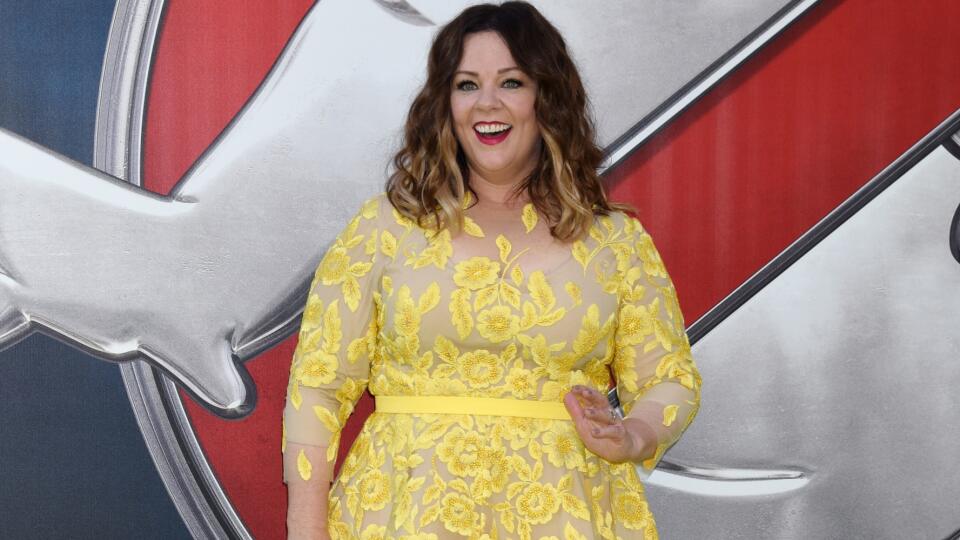 Melissa McCarthy bola v krásnych žltých šatách neprehliadnuteľná.