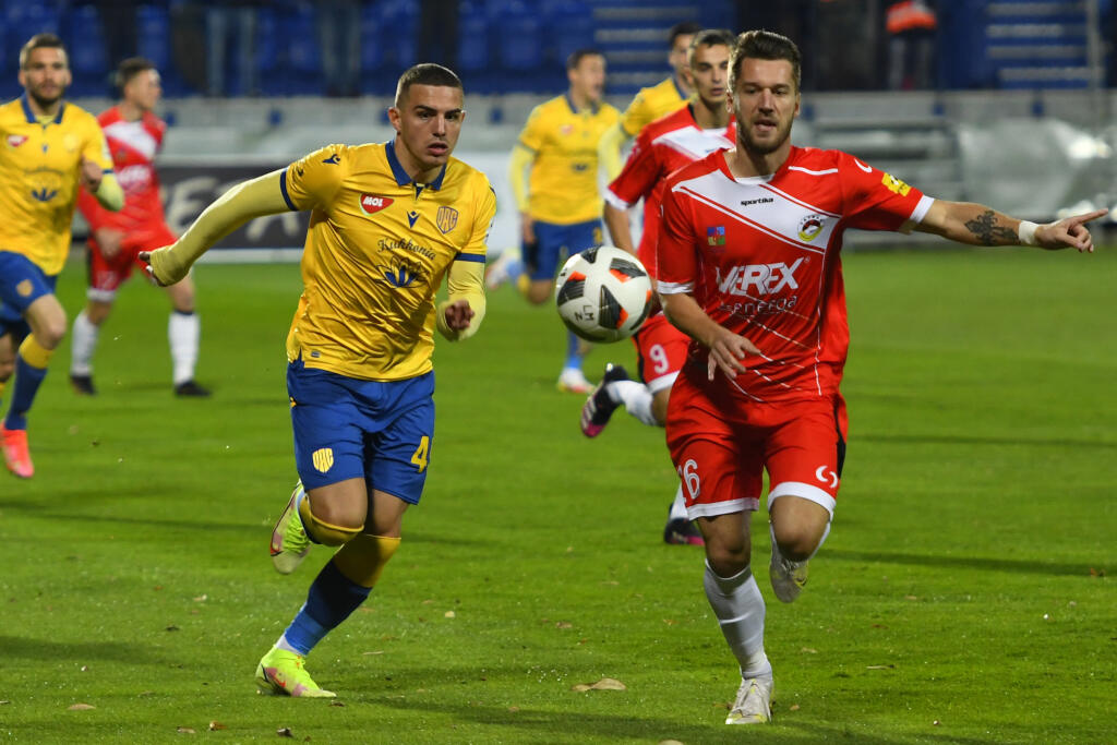 Nové opatrenia sa dotknú rovnako futbalových ako aj hokejových klubov.