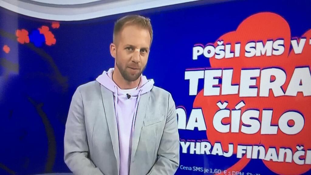 Moderátor Telerána Matúš Krnčok zostal po vulgarizme diváčky zaskočený.
