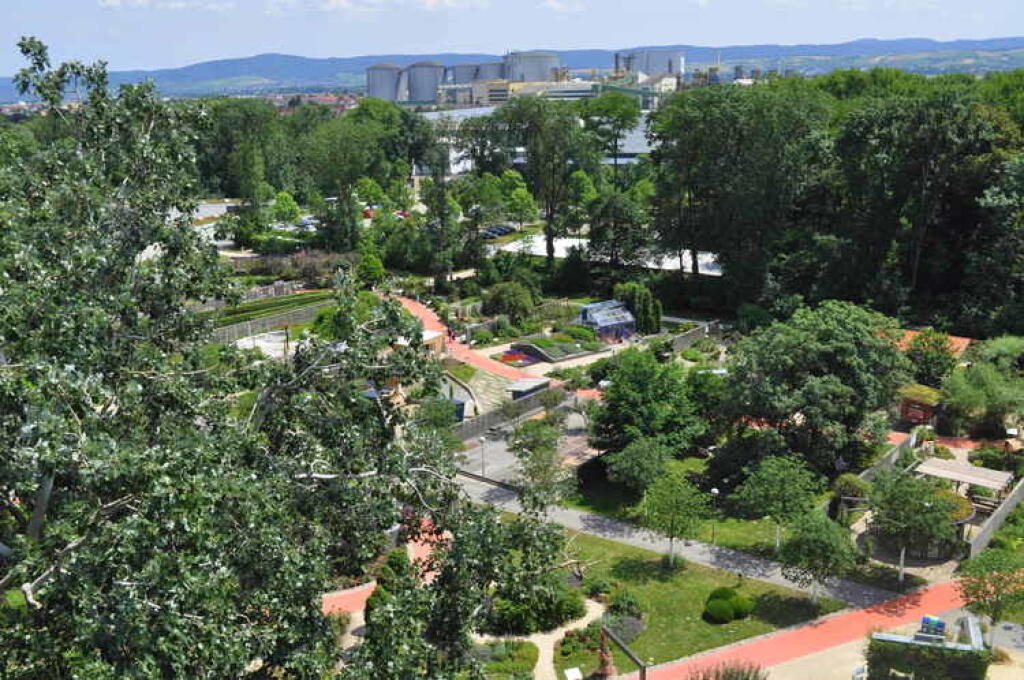 Pohľad na areál Die Garten Tulln z vyhliadkovej veže.