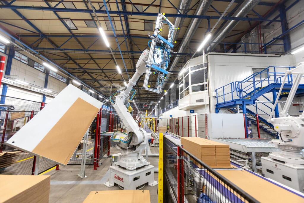 Na snímke výrobná hala závodu Ikea Industry v Malackách