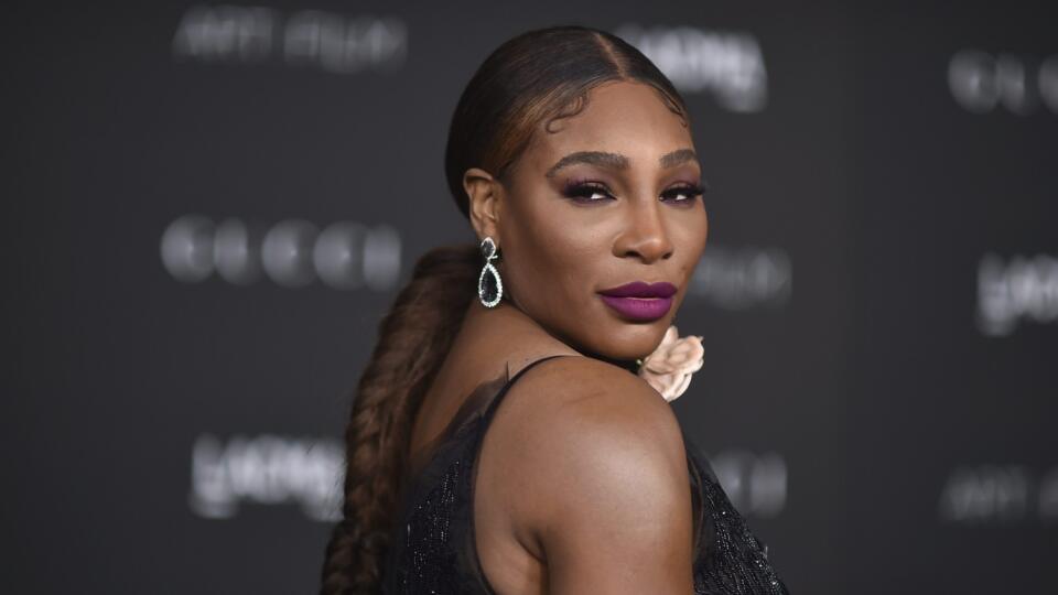 EBE 24 Los Angeles - Na snímke americká tenistka Serena Williamsová prichádza na 10. ročník oceňovania predstaviteľov umeleckého, filmového, módneho a zábavného priemyslu Art + Film Gala v LACMA v americkom Los Angeles 7. novembra 2021. FOTO TASR/AP
Serena Williams arrives at the LACMA Art + Film Gala on Saturday, Nov. 6, 2021, at Los Angeles County Museum of Art in Los Angeles. (Photo by Richard Shotwell/Invision/AP)
