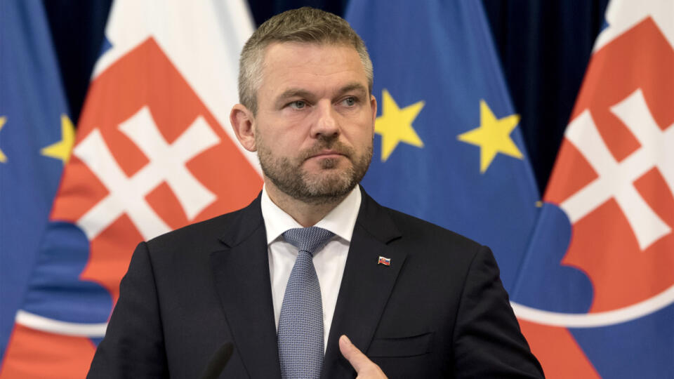 Na snímke predseda vlády Peter Pellegrini počas vyhlásenia k  medializovanej nahrávke rozhovoru medzi Marianom K. a bývalým generálnym prokurátorom Dobroslavom Trnkom 14. októbra 2019 v Bratislave. FOTO TASR - Martin Baumann
