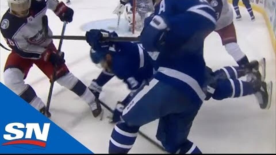 Hrôzostrašný moment v play-off NHL: Hráč po náraze nehybne ležal a odrazu všetko stíchlo