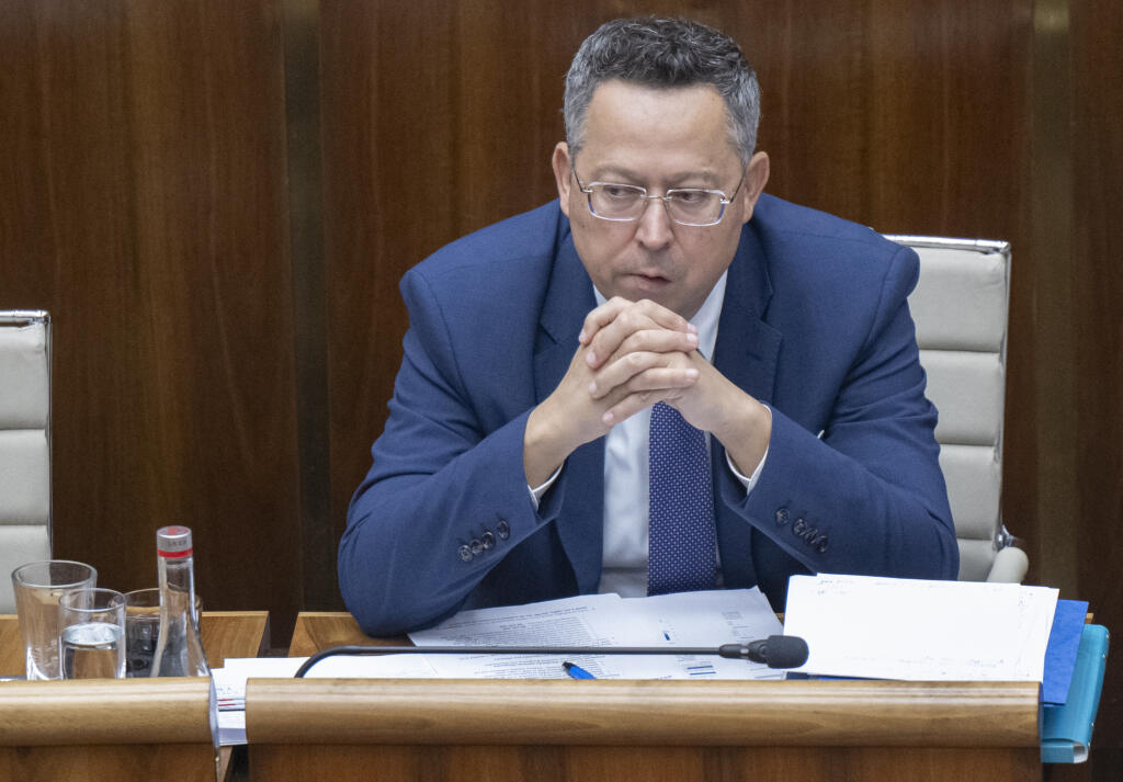 Ministra financií Ladislava Kamenického čakajú ťažké rozhodnutia.