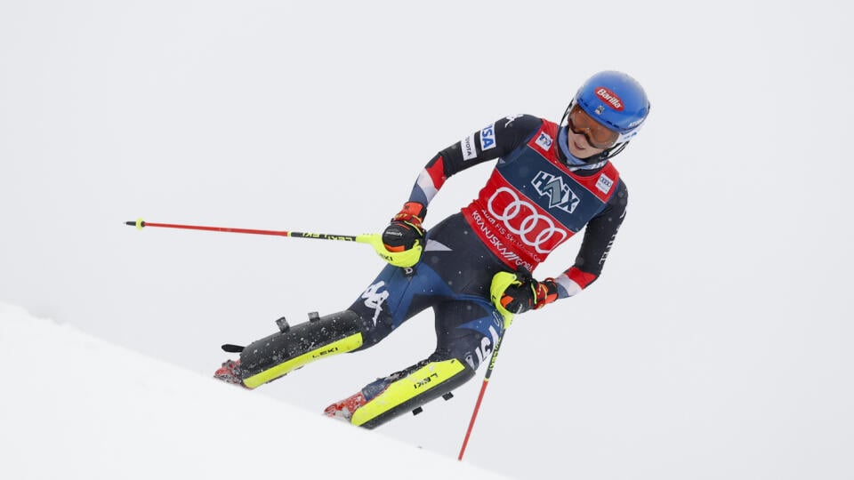 Toto sa jej často nestáva. Mikaela Shiffrinová nedokončila 1. kolo slalomu v Kranjskej Gore.