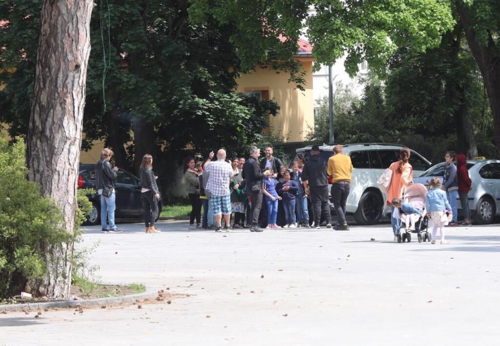 Rómski fanúšikovia obkľúčili rapera Ega.