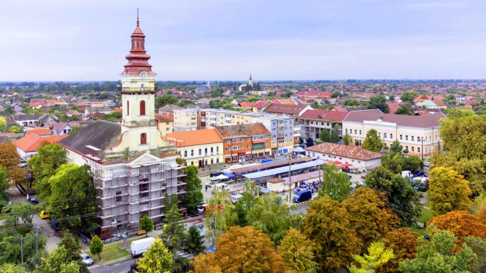 Okolo Nadlaku sú široko-ďaleko len roviny a poľnohospodárska pôda.