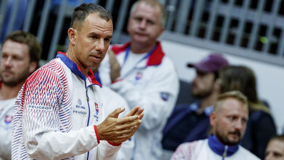 Na snímke Dominik Hrbatý počas tretej dvojhry stretnutia Slovensko - Švajčiarsko v I. skupine euro-africkej zóny Davisovho pohára.