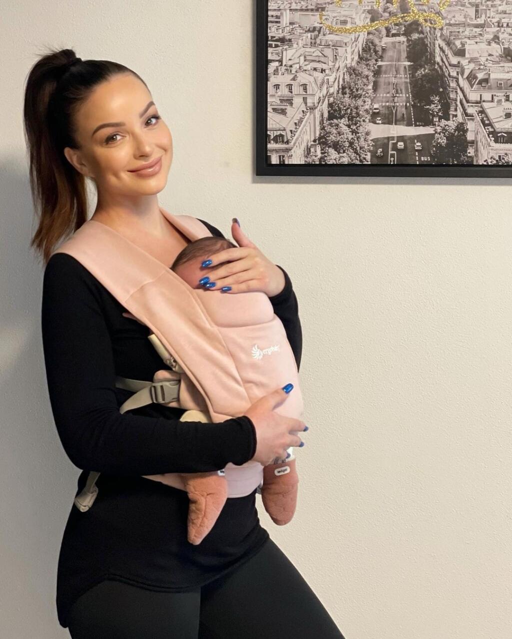 Veronika s malou Neuškou.