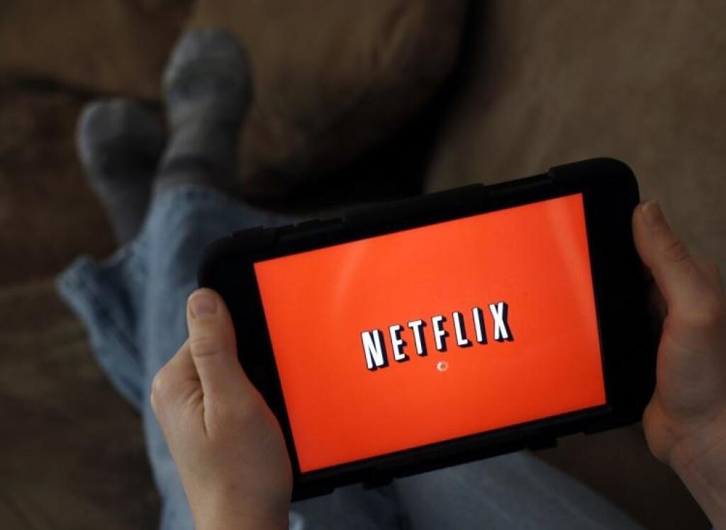 Netflix aj YouTube znižujú kvôli vírusu kvalitu videí. Zatiaľ len preventívne
