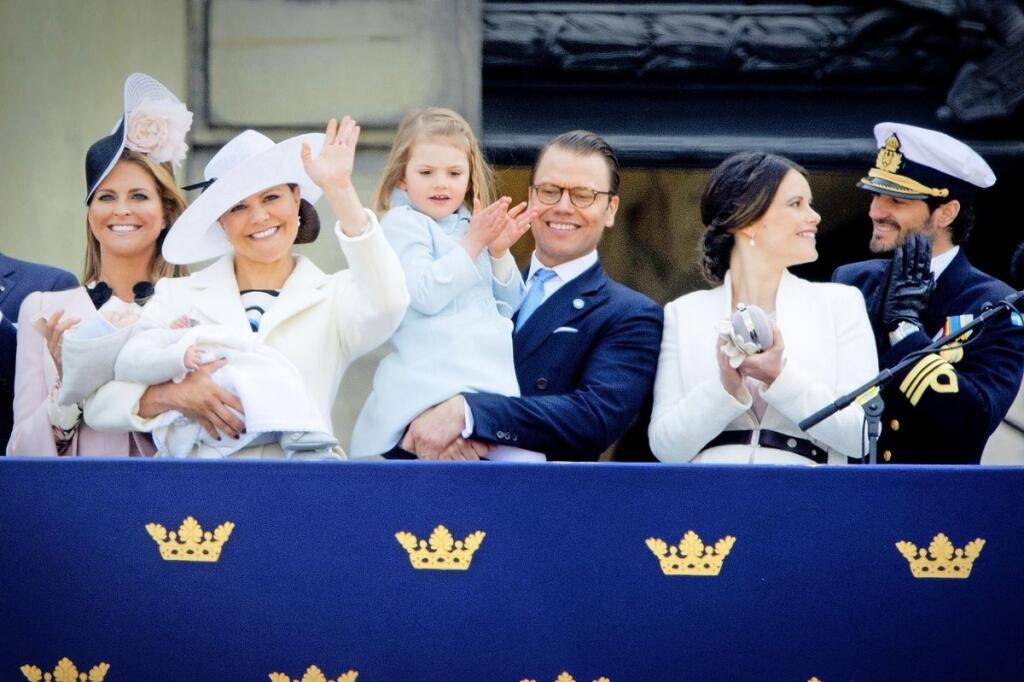 Švédska korunná princezná Victoria s manželom Danielom a oboma deťmi.