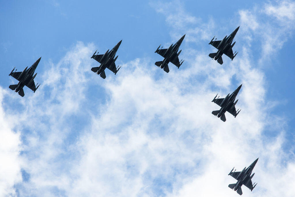 F-16