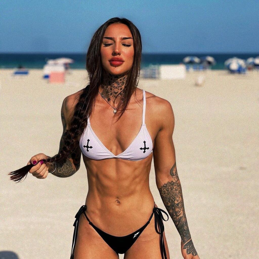Nabieva sa nebojí odvážnejších póz.