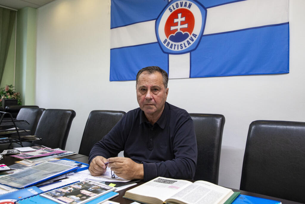 Jozef Valovič: „Vlado Weissa je iný kaliber! Má obrovské skúsenosti z futbalu na klubovej i reprezentačnej úrovni, čiže jeho angažovanie by bolo dozaista prínosom pre slovenskú reprezentáciu. O tom netreba ani debatovať.